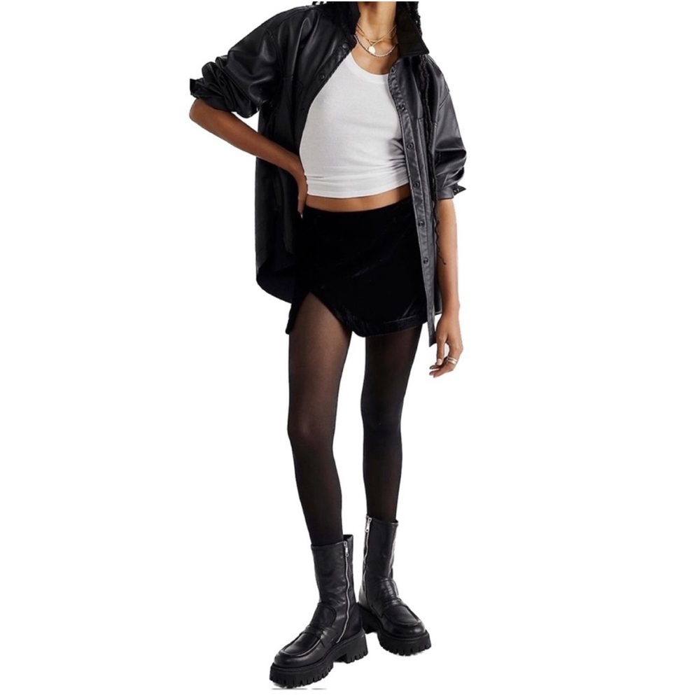 FREE PEOPLE Black Velvet Mini Skirt – Size 4 – NWT - Picture 1 of 10